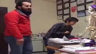 Bu Kremi Ağrıyan Yerlerine İyice Masaj Yaparak Yedir